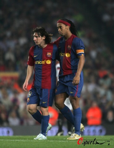 拉菲尼亚：我总觉得我在逼抢这件事上有点烦人（拉菲尼亚：在逼抢方面，我常觉得自己有点招人烦）