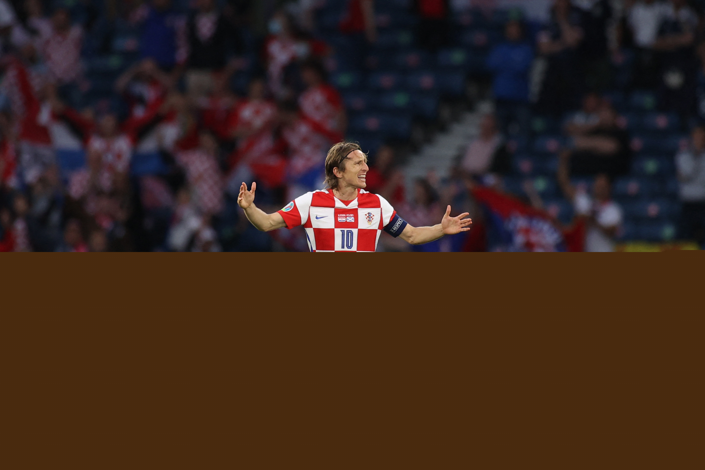 切尔西客战卡拉巴赫：若昂-佩德罗、乔治、吉滕斯首发（切尔西客场对阵卡拉巴赫：若昂-佩德罗、乔治、吉滕斯进入首发阵容）