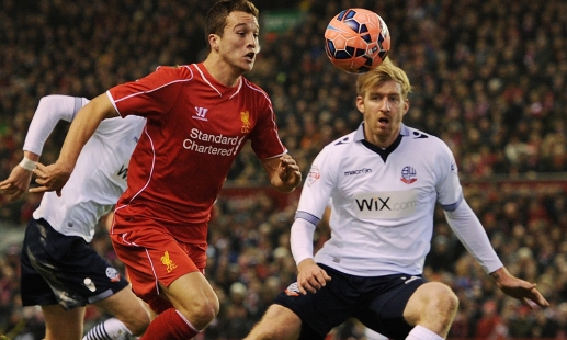 内马尔膝盖手术由曾效力上海海港的爱德华多主刀（前上海海港球员爱德华多为内马尔进行膝盖手术）