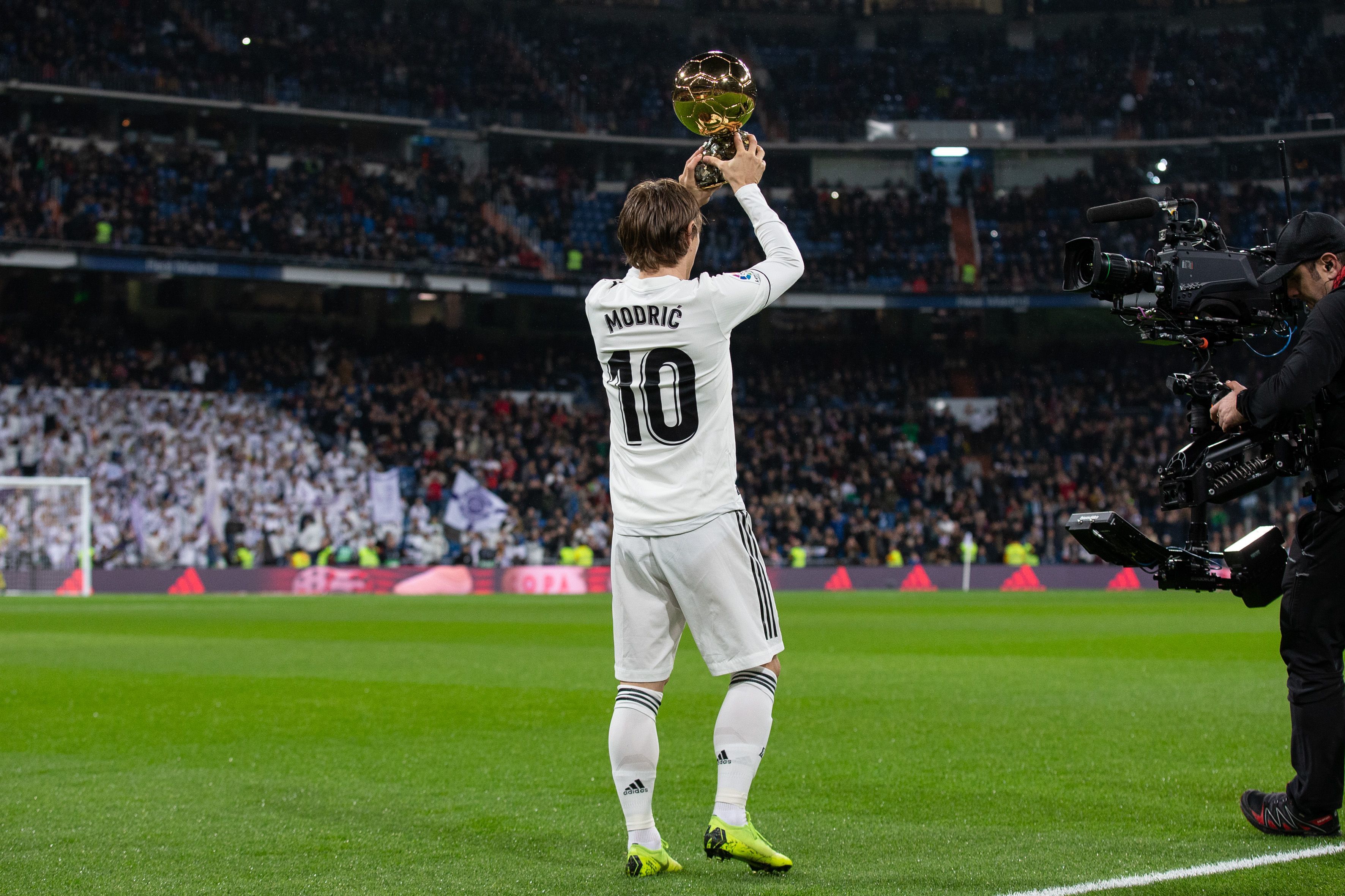 米体：迪乌夫表现不佳，国米可能冬窗追弗伦德鲁普补强中场（米体：迪乌夫低迷，国米考虑冬窗引进弗伦德鲁普加强中场）