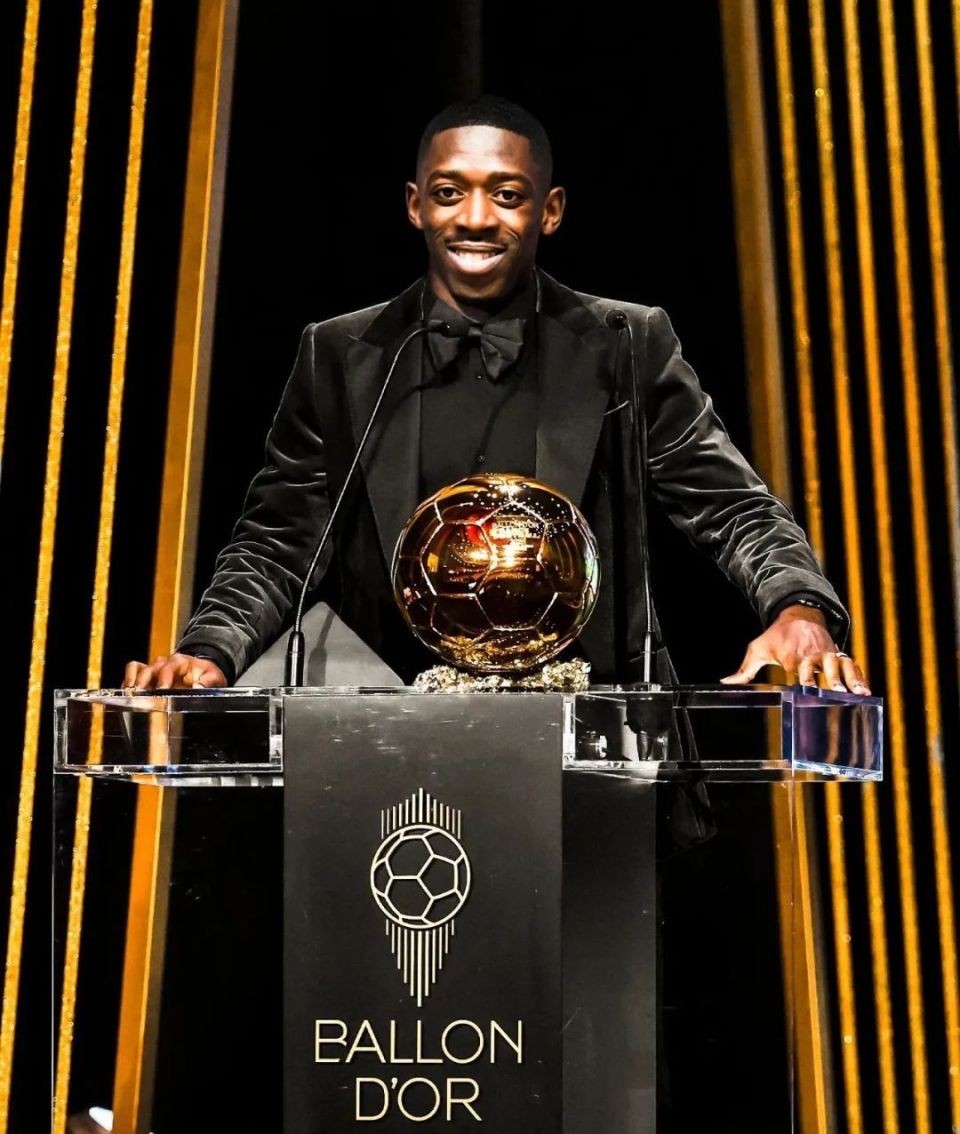 知名巴萨球迷：梅西不该偷偷的溜进诺坎普，这不是他家而是我们的（资深巴萨球迷：梅西不该私自闯入诺坎普，那是我们的主场不是他的家）