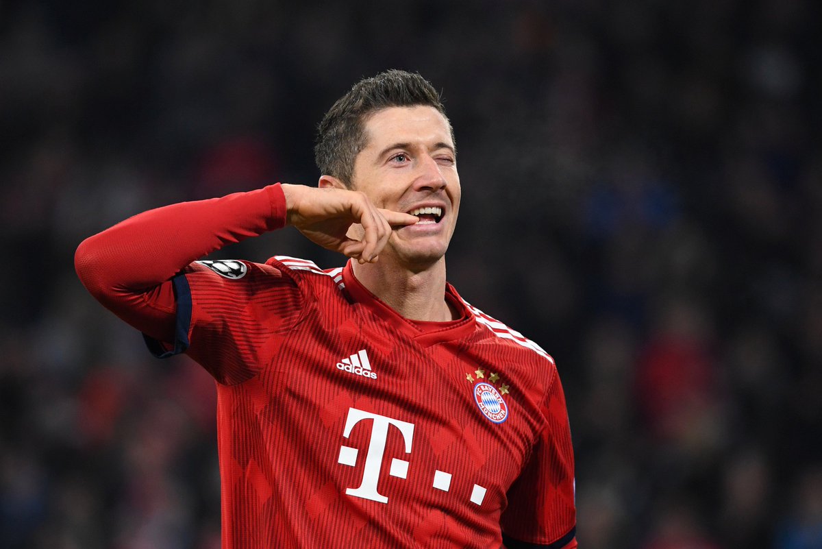 记者：泰山不会放弃成绩搞年轻化，韩鹏明年是否执教还没定（记者称泰山队不为年轻化牺牲成绩，韩鹏明年执教去留未定）