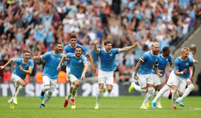 贝克汉姆发文庆祝球队夺冠，妻子、儿子、女儿齐现身，38岁梅西再创传奇（贝克汉姆发帖庆贺球队封王：妻儿女齐到场，38岁梅西再谱传奇）