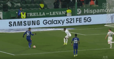 斯帕莱蒂与孔蒂的意甲逆转：那不勒斯击败尤文图斯，迎接新时代（那不勒斯逆袭尤文：斯帕莱蒂与孔蒂引领意甲新纪元）