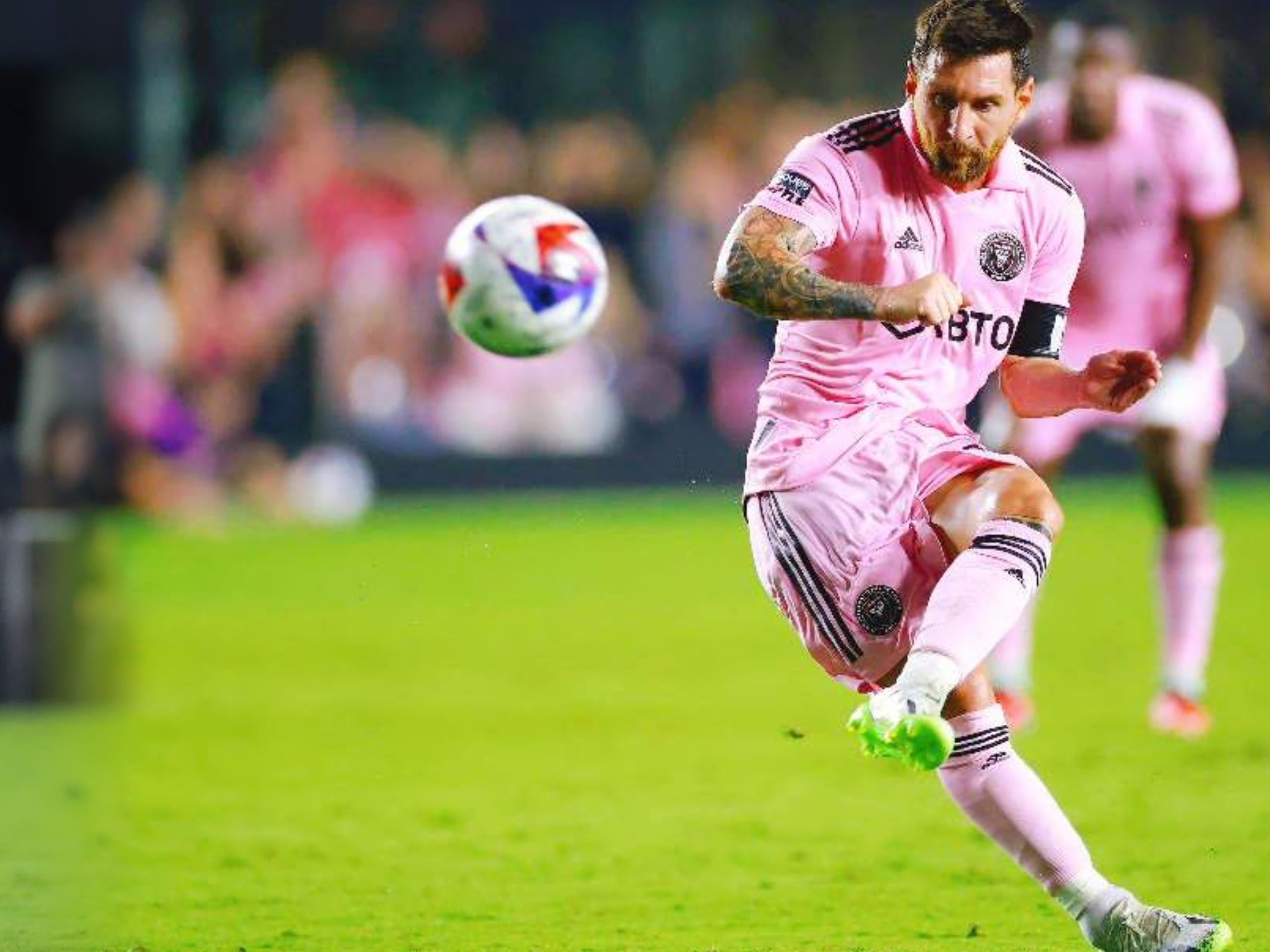 世体：本赛季巴萨15场比赛丢20球，弗里克防守战术再受质疑（世体：巴萨本季15战丢20球，弗里克防守体系再度受质疑）