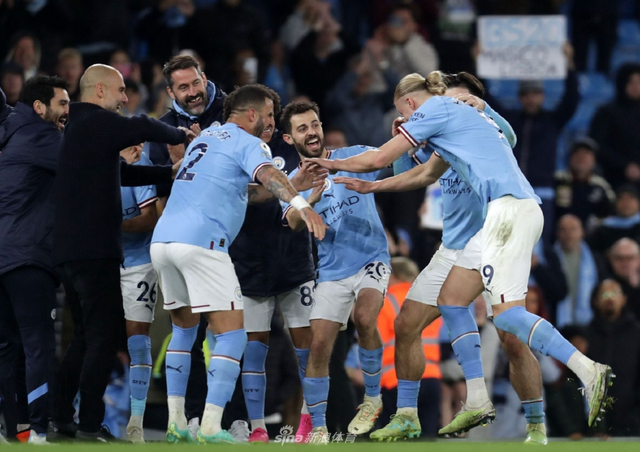 他已经踢出了顶级前锋的感觉（他已具备顶级前锋的风范）